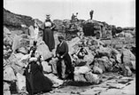 Observatoire près du Puy de Dôme & Temple de Mercure. Mme Arabet, Georges Ancely, Mme Timbal, Marthe Ancely et Marcel Timbal en ht