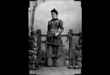 Marie Louise Ancely en pied à la barrière