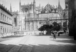 Cathédrale et la Giralda à droite l'Alcazar, à gauche la Bourse