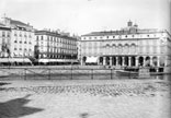 Les quais de la Nive et le théatre