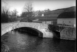 Petit pont à l'entrée de la rue Adoue vers Bidos