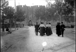 Entrée de la ville. Famille G. Moulonguet Grégoire