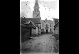 L'église, la Mairie où siégeait le conseil de guerre (février)